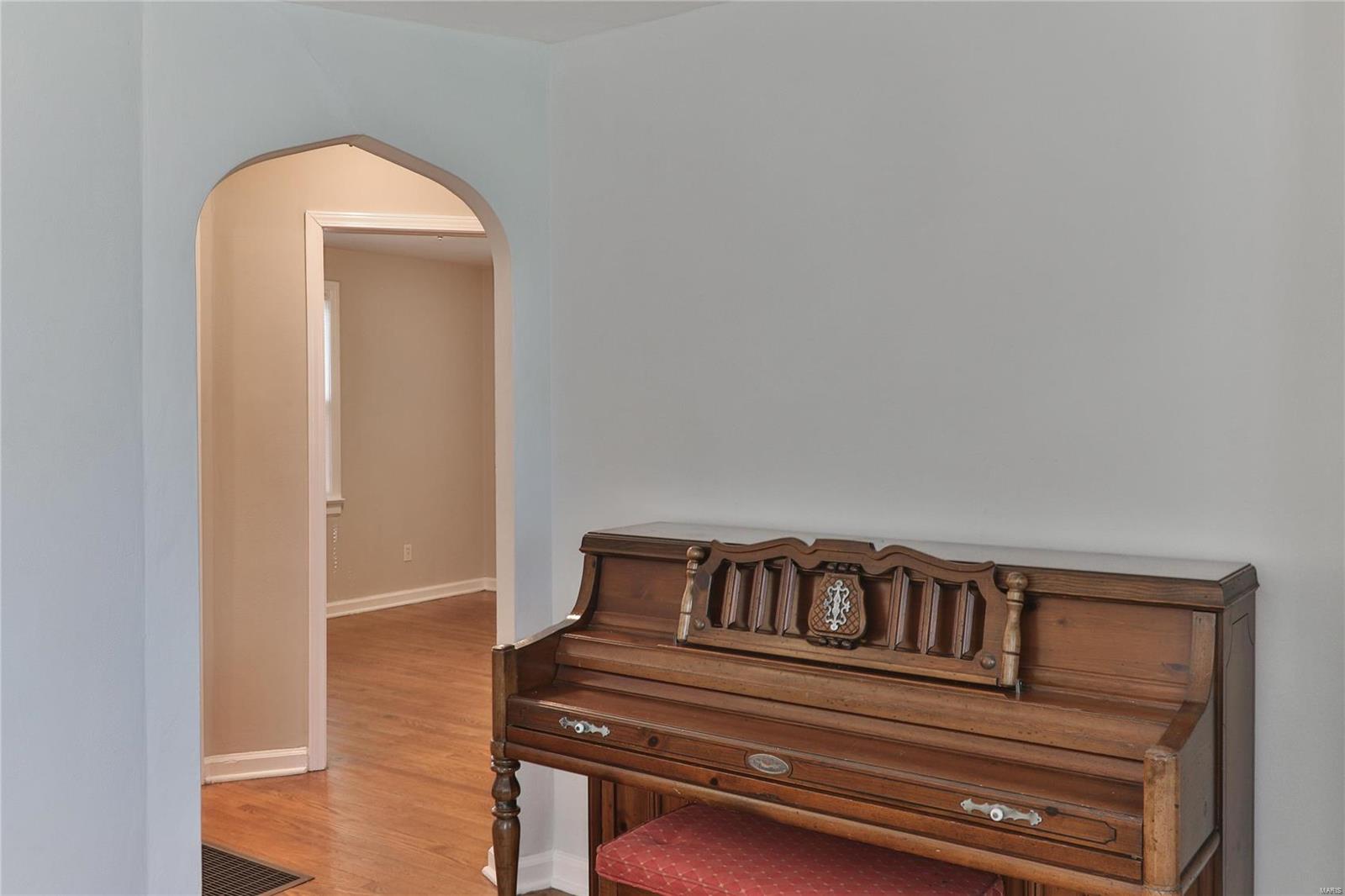 10407 Big Bend Road St. Louis, MO 63122 - Photo 12 of 28 Gallery Image 12