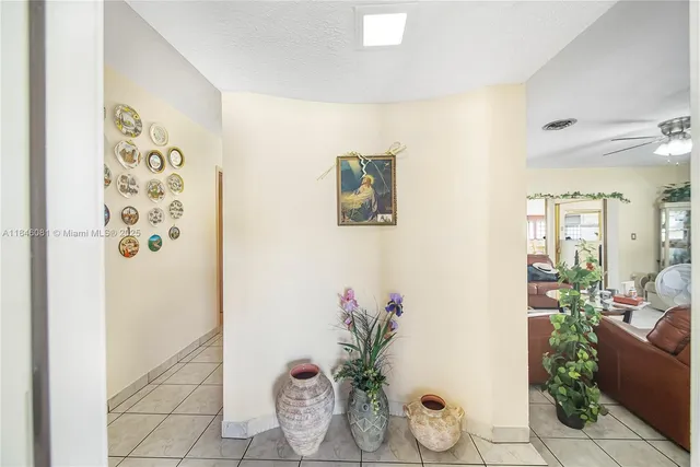a view of a house with backyard and garden