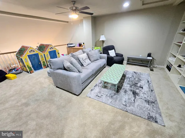 $385,000 | 1227 Cantebury Drive, Mount Joy, PA 17552