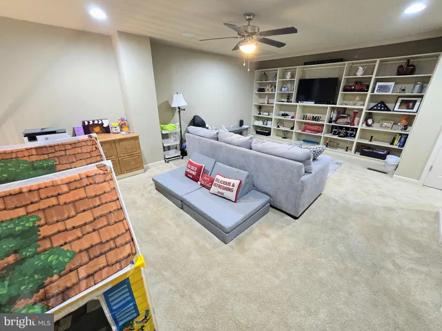 $385,000 | 1227 Cantebury Drive, Mount Joy, PA 17552