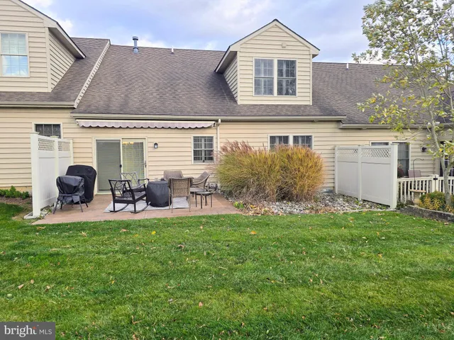 $385,000 | 1227 Cantebury Drive, Mount Joy, PA 17552