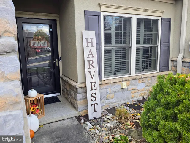 $385,000 | 1227 Cantebury Drive, Mount Joy, PA 17552