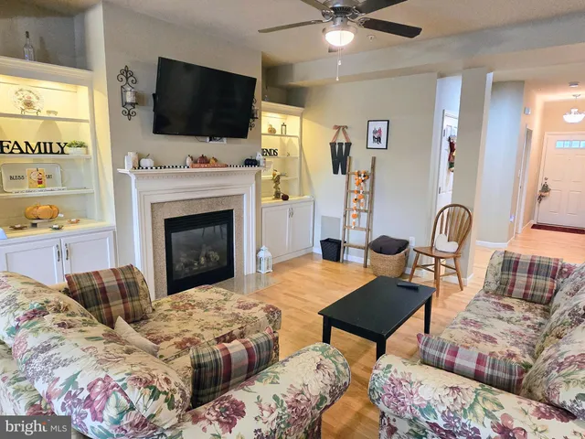 $385,000 | 1227 Cantebury Drive, Mount Joy, PA 17552