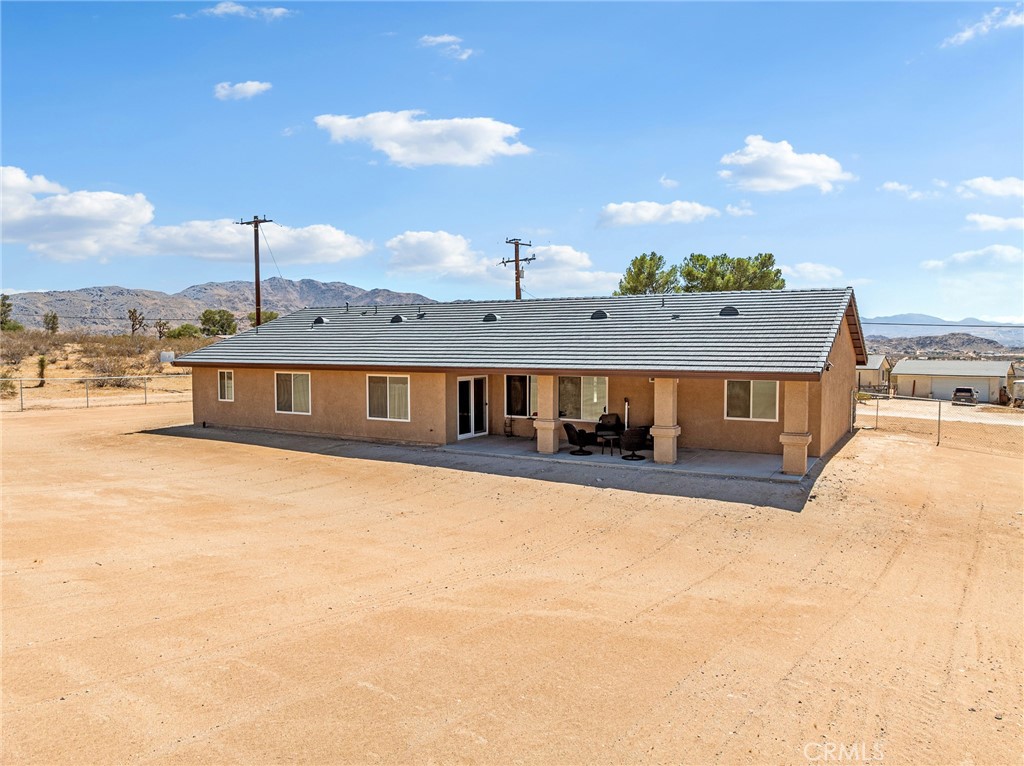 24162 Shoshone Road Apple Valley, CA 92307 - Photo 30 of 38 Covered back patio faces north for shady summerafternoons