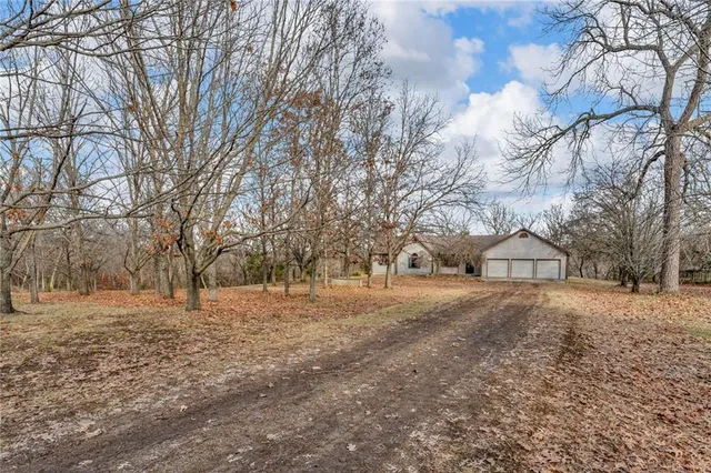 $395,000 | 1884 East 978Th Road, Lawrence, KS 66049