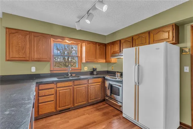 $395,000 | 1884 East 978Th Road, Lawrence, KS 66049