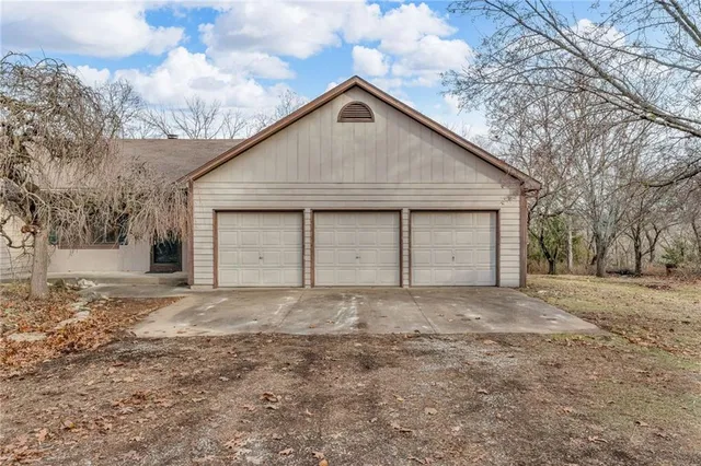 $395,000 | 1884 East 978Th Road, Lawrence, KS 66049