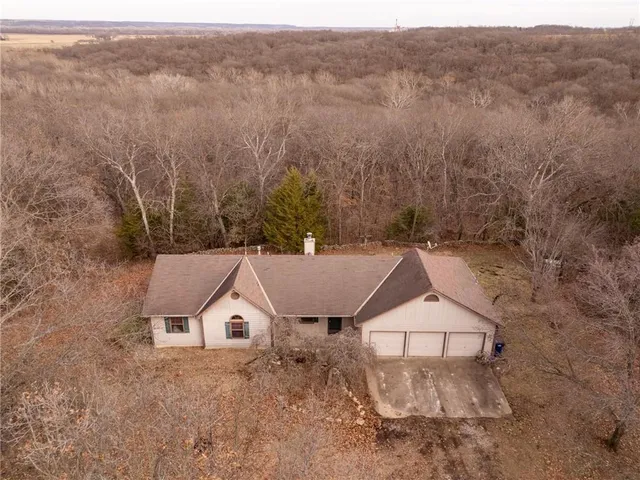 $395,000 | 1884 East 978Th Road, Lawrence, KS 66049