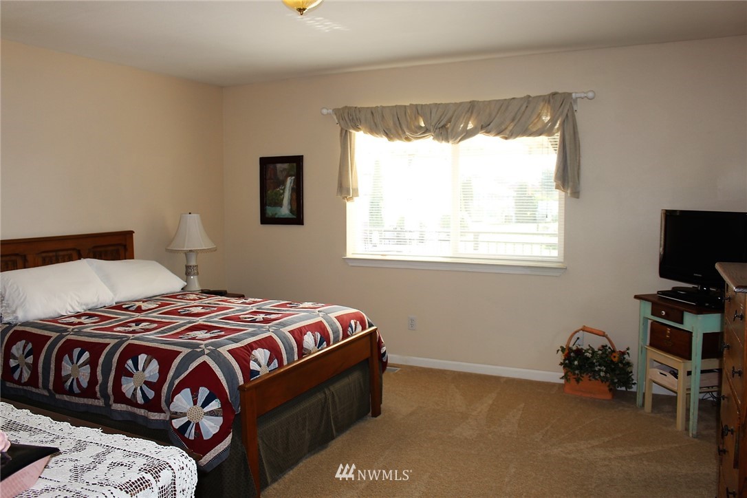 8615 194th Avenue Southwest Rochester, WA 98579 - Photo 13 of 25