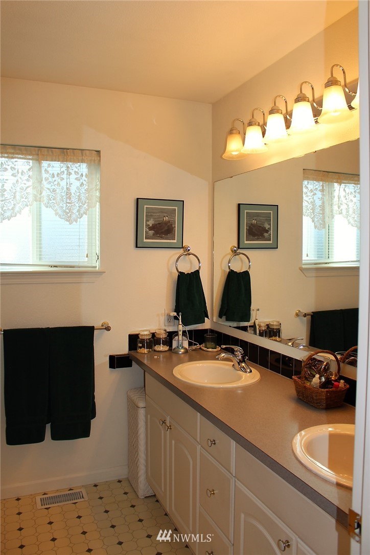 8615 194th Avenue Southwest Rochester, WA 98579 - Photo 14 of 25