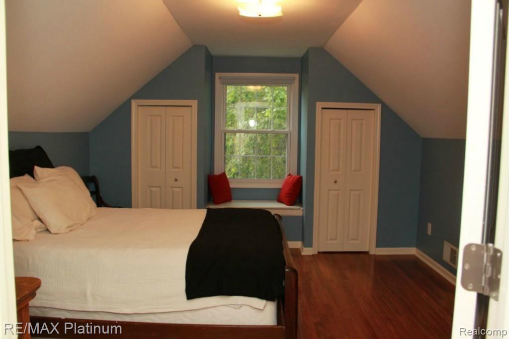 4179 Potts Road Fowlerville, MI 48836 - Photo 15 of 24 Bedroom 2 with window seat