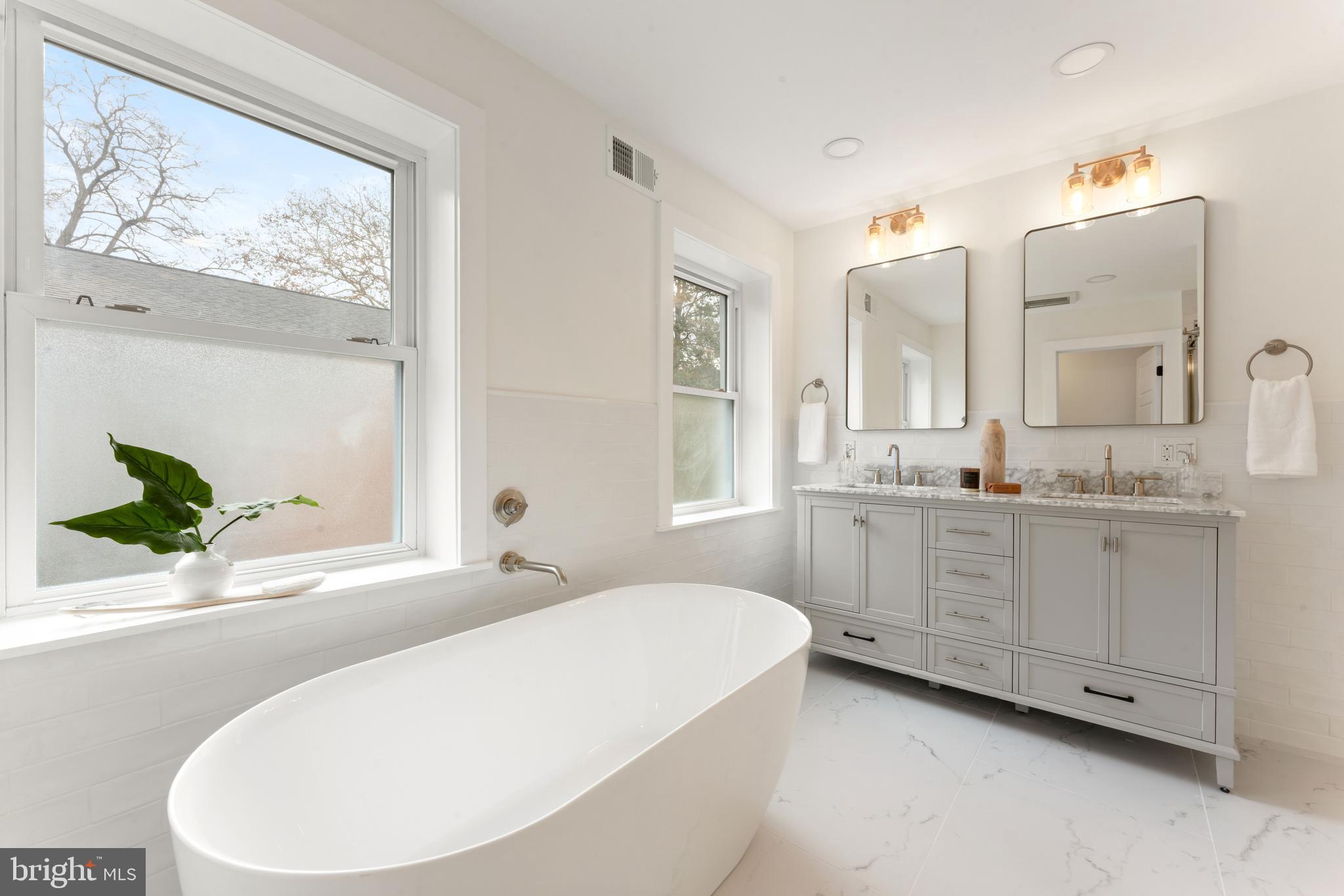 209 Merion Avenue Narberth, PA 19072 - Photo 33 of 47 Soaking Tub