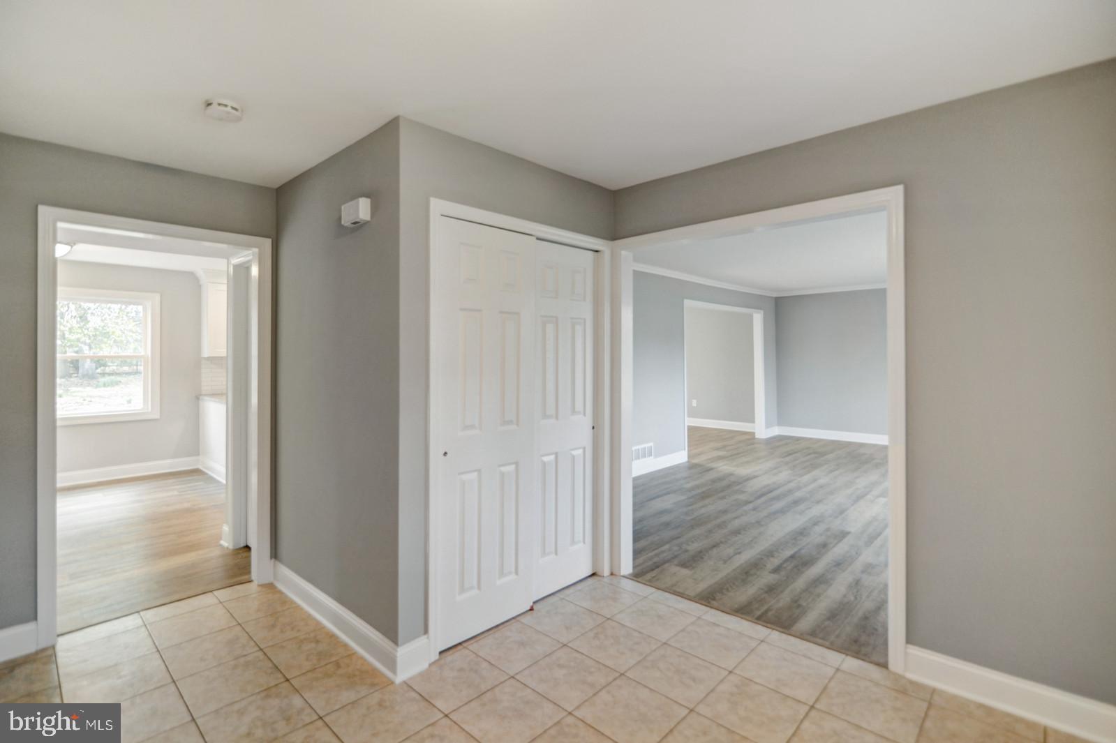 34 Wolfpack Road Trenton, NJ 08619 - Photo 5 of 26 Gallery Image 5
