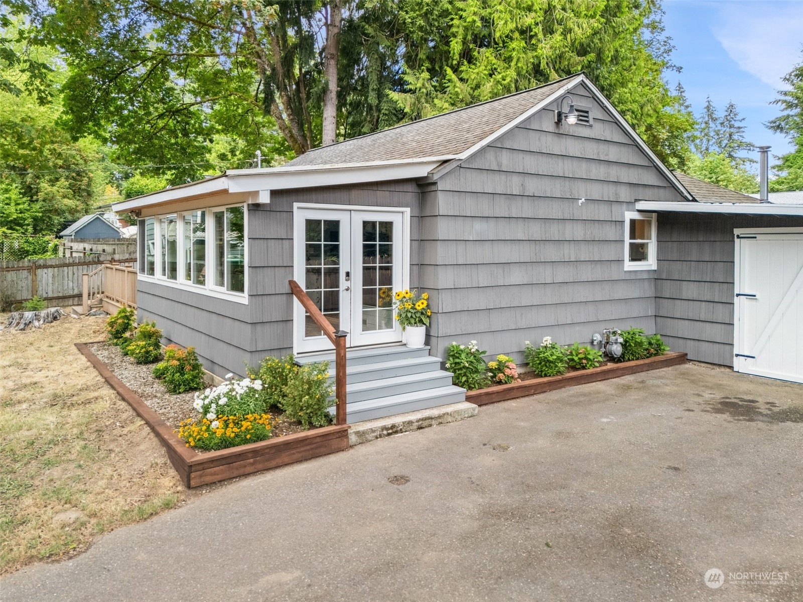 2734 Rocky Point Road Northwest Bremerton, WA 98312 - Photo 2 of 37 Gallery Image 2