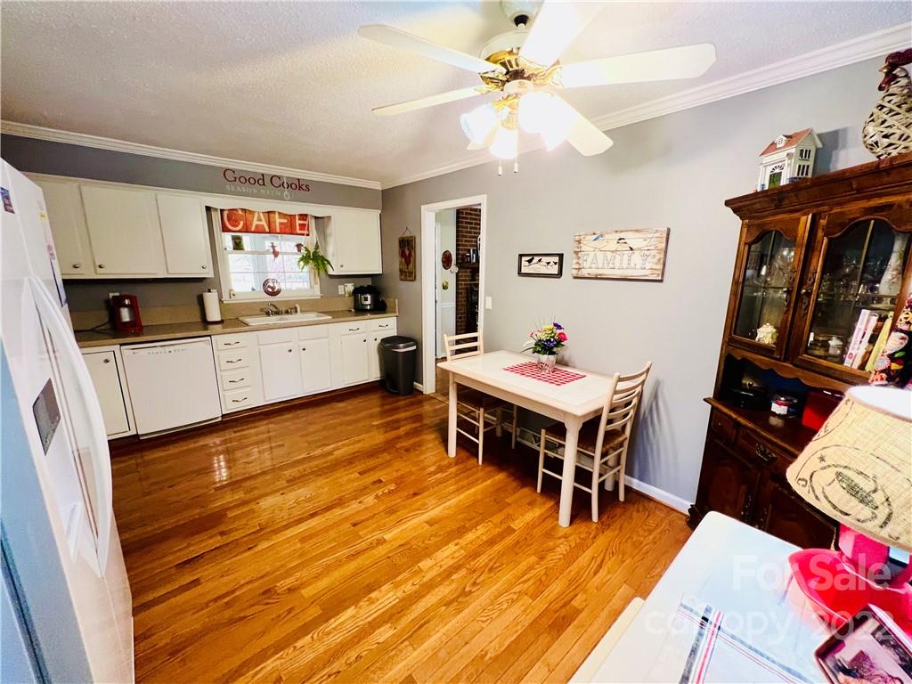 13701 Thompson Road Mint Hill, NC 28105 - Photo 23 of 25 a kitchen with granite countertop appliances dining table and chairs