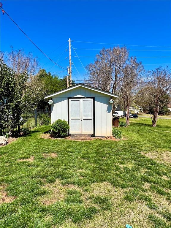 13701 Thompson Road Mint Hill, NC 28105 - Photo 6 of 25 a house view with a garden space