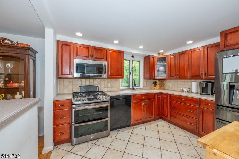 89 Moraine Road Morris Plains, NJ 07950 - Photo 12 of 48