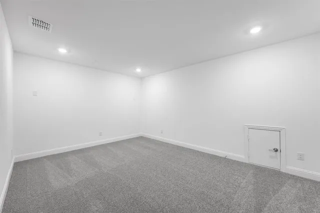 an empty room with a empty space