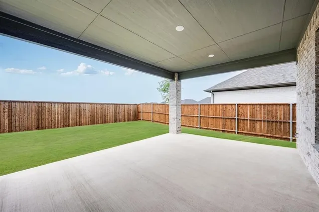 a view of a house with backyard and porch