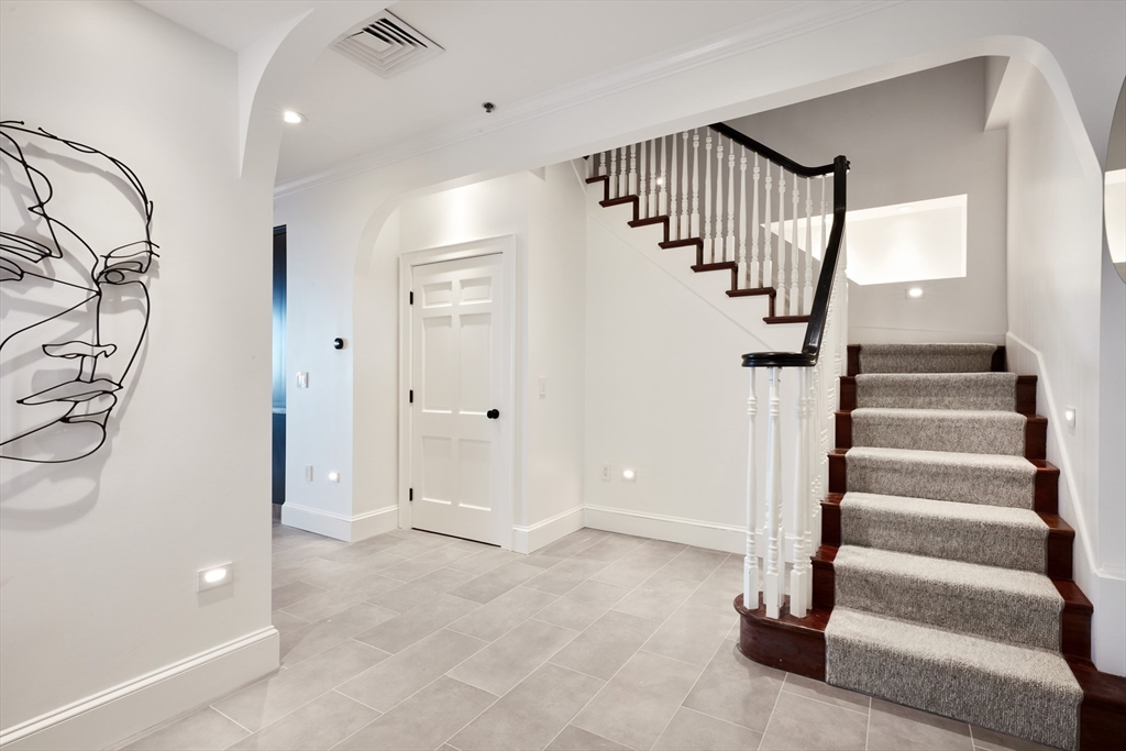 234 Causeway Street, Unit 913/813 Boston, MA 02114 - Photo 10 of 22 a view of an entryway with staircase