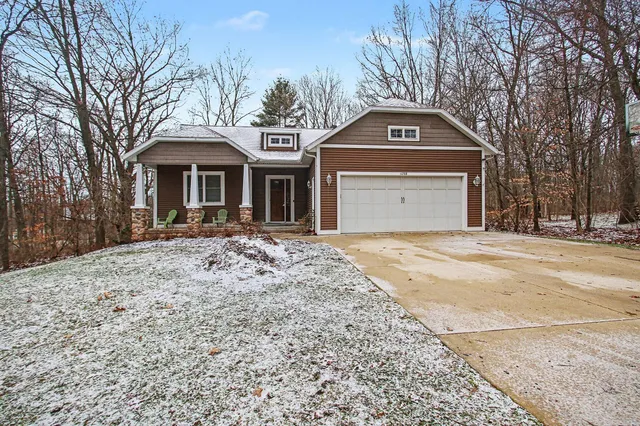 $700,000 | 6288 Hawthorne Court, Saugatuck, MI 49453