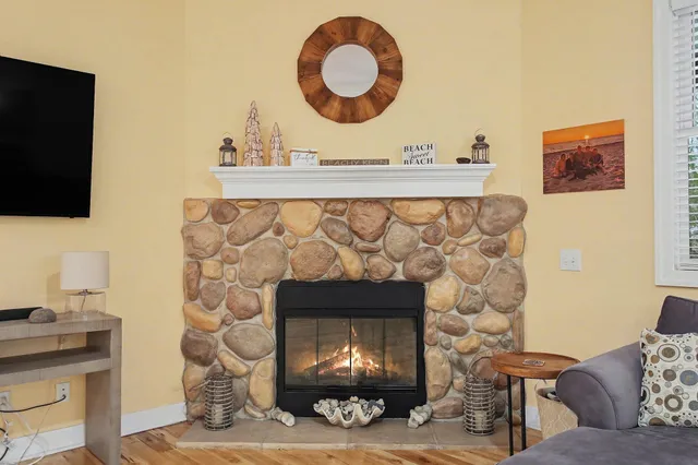 $700,000 | 6288 Hawthorne Court, Saugatuck, MI 49453