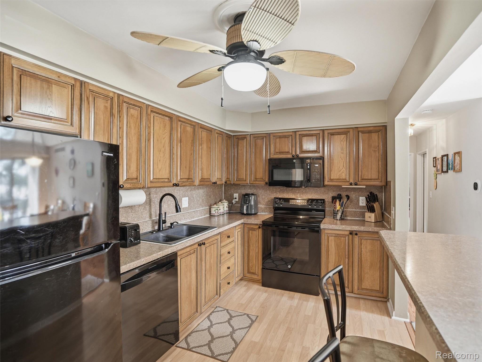 1975 Klingensmith Road, Unit 26 Bloomfield Hills, MI 48302 - Photo 7 of 21 16-DSC04183.jpg