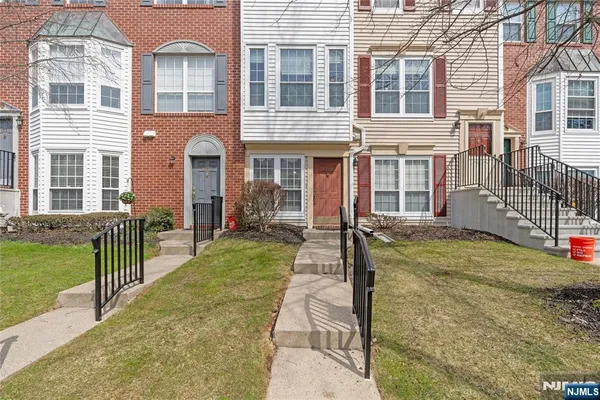 $290,000 | 1338 Lavender Court, Mahwah, NJ 07430