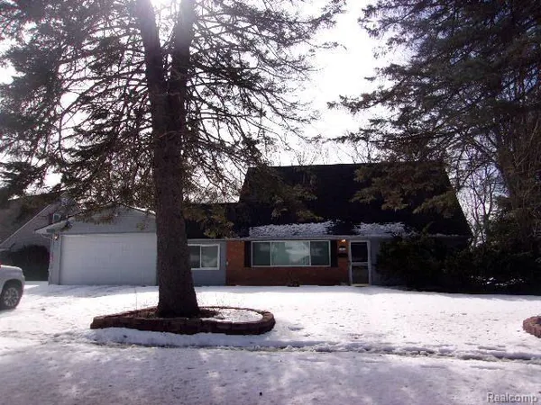 $2,000 | 3611 Percy King Road, Waterford, MI 48329