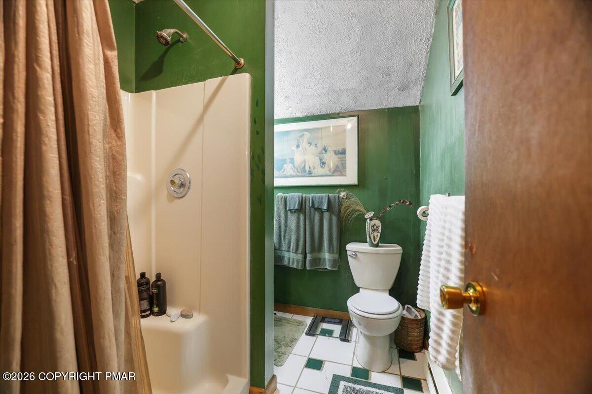 158 Saunders Drive Bushkill, PA 18324 - Photo 25 of 75 24- Primary bathroom