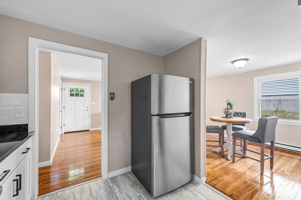 99 Lakevilla Avenue Springfield, MA 01109 - Photo 14 of 34