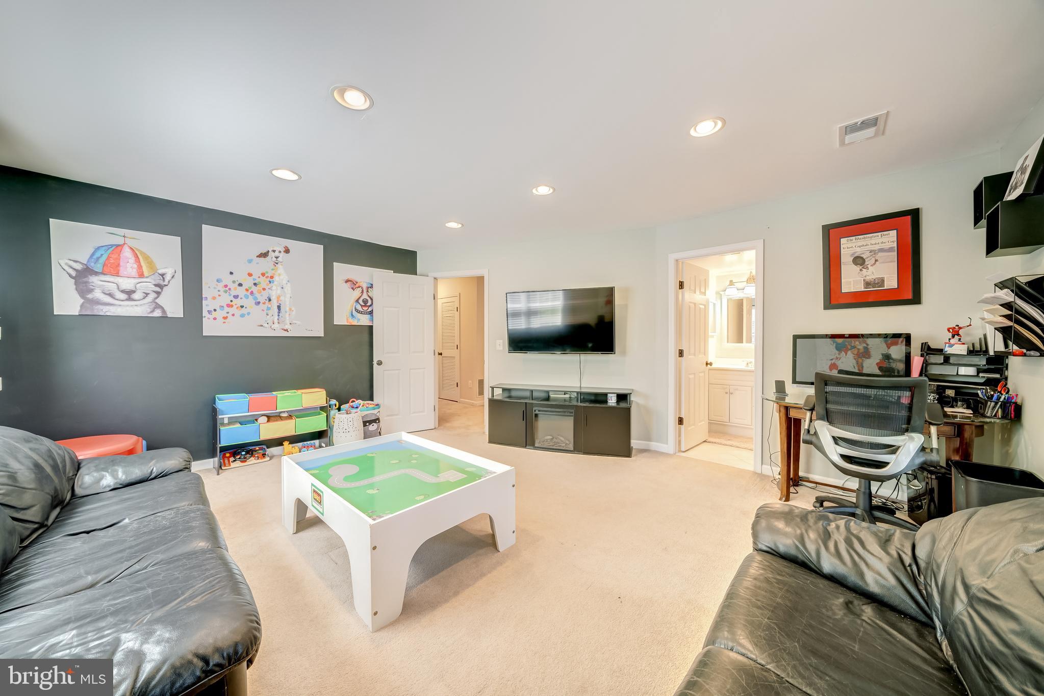 1229 Wild Hawthorn Way Reston, VA 20194 - Photo 24 of 29 Gallery Image 24