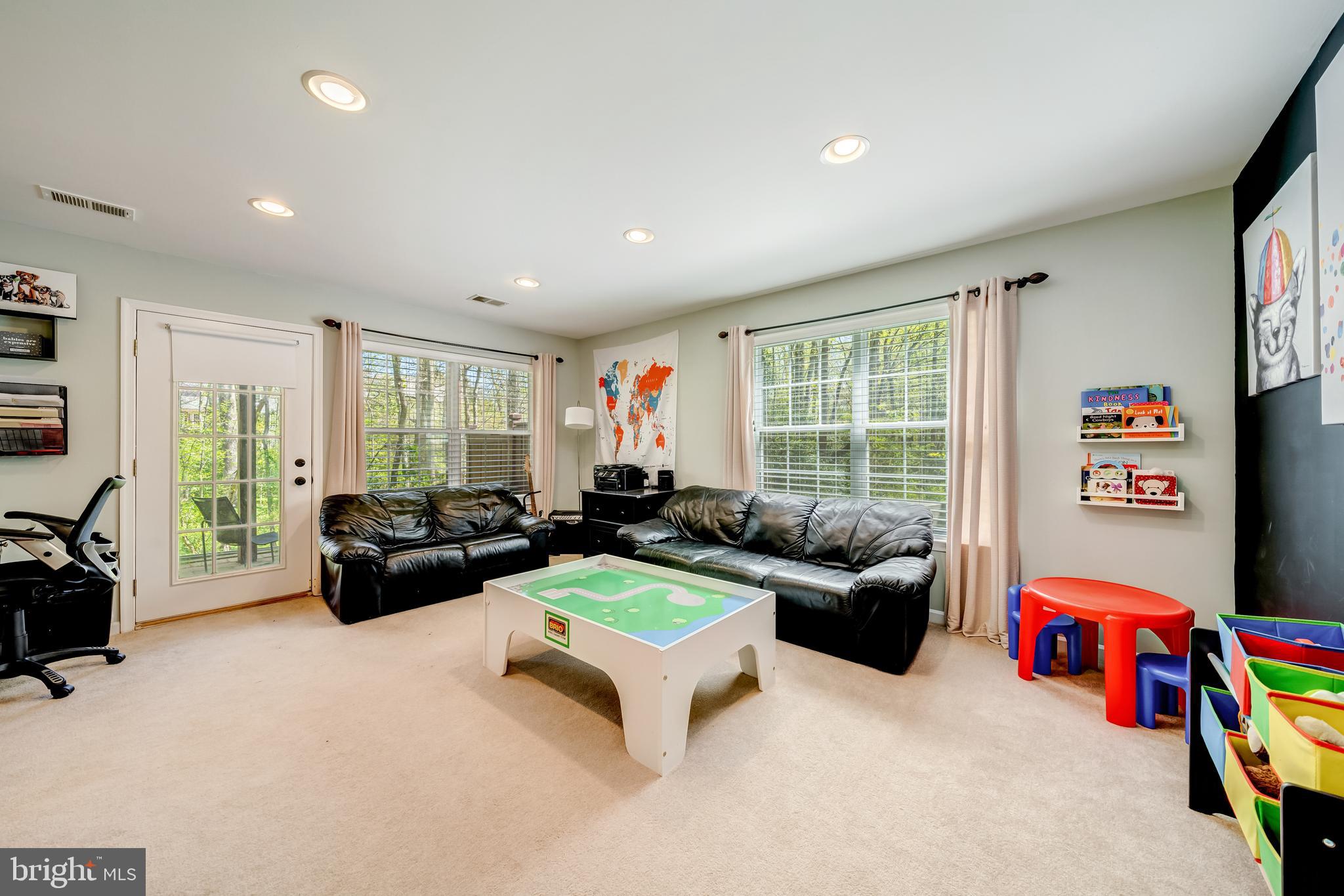 1229 Wild Hawthorn Way Reston, VA 20194 - Photo 25 of 29 Gallery Image 25