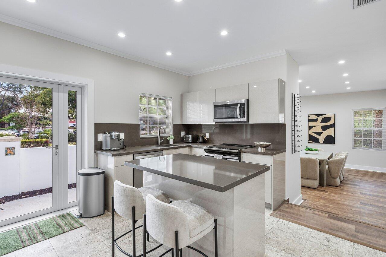 200 Northeast 2nd Street Boca Raton, FL 33432 - Photo 8 of 42 Kitchen