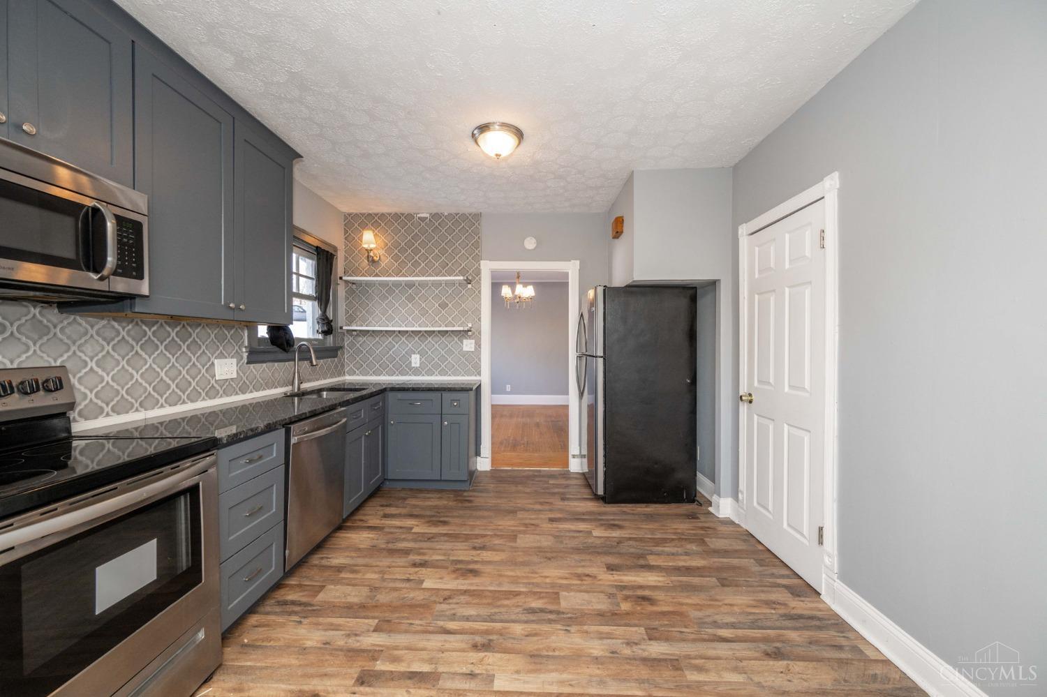 5347 Fox Road Cincinnati, OH 45239 - Photo 17 of 35