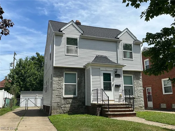 $199,900 | 261 East 210th Street, Euclid, OH 44123