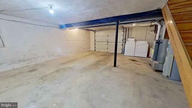 $1,350 | 141 Oak Manor Drive, York, PA 17402