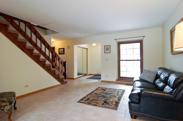 863 Barlina Road, Unit 863 Crystal Lake, IL 60014 - Photo 3 of 10