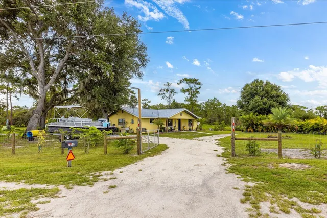 a view of yard from a balcony