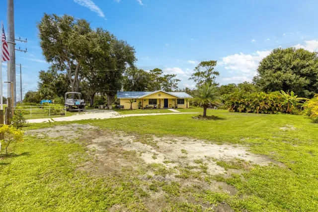 a view of yard from terrace
