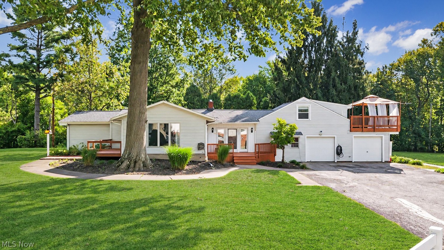 9532 Johnnycake Ridge Road Mentor, OH 44060 - Photo 2 of 37 Gallery Image 2