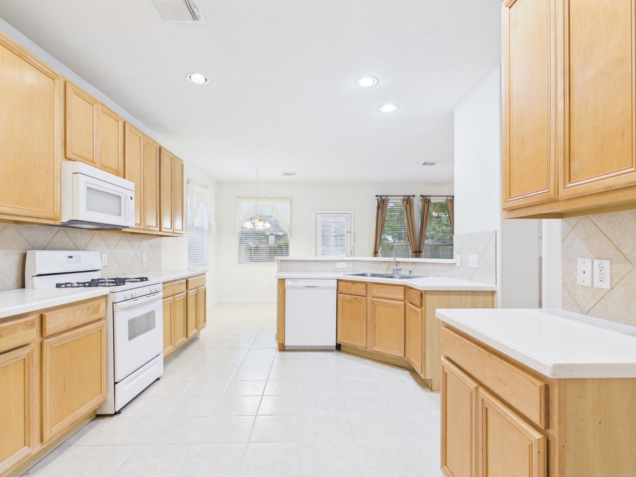 4702 Rolling View Court Houston, TX 77345 - Photo 7 of 27