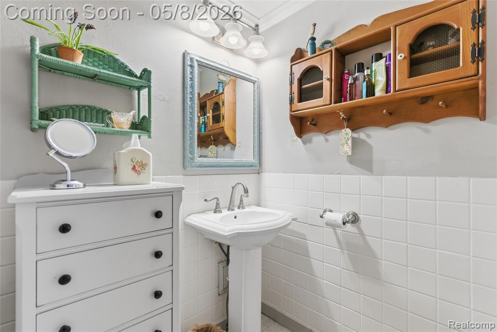 813 1st Street Rochester, MI 48307 - Photo 30 of 46 Gallery Image 30