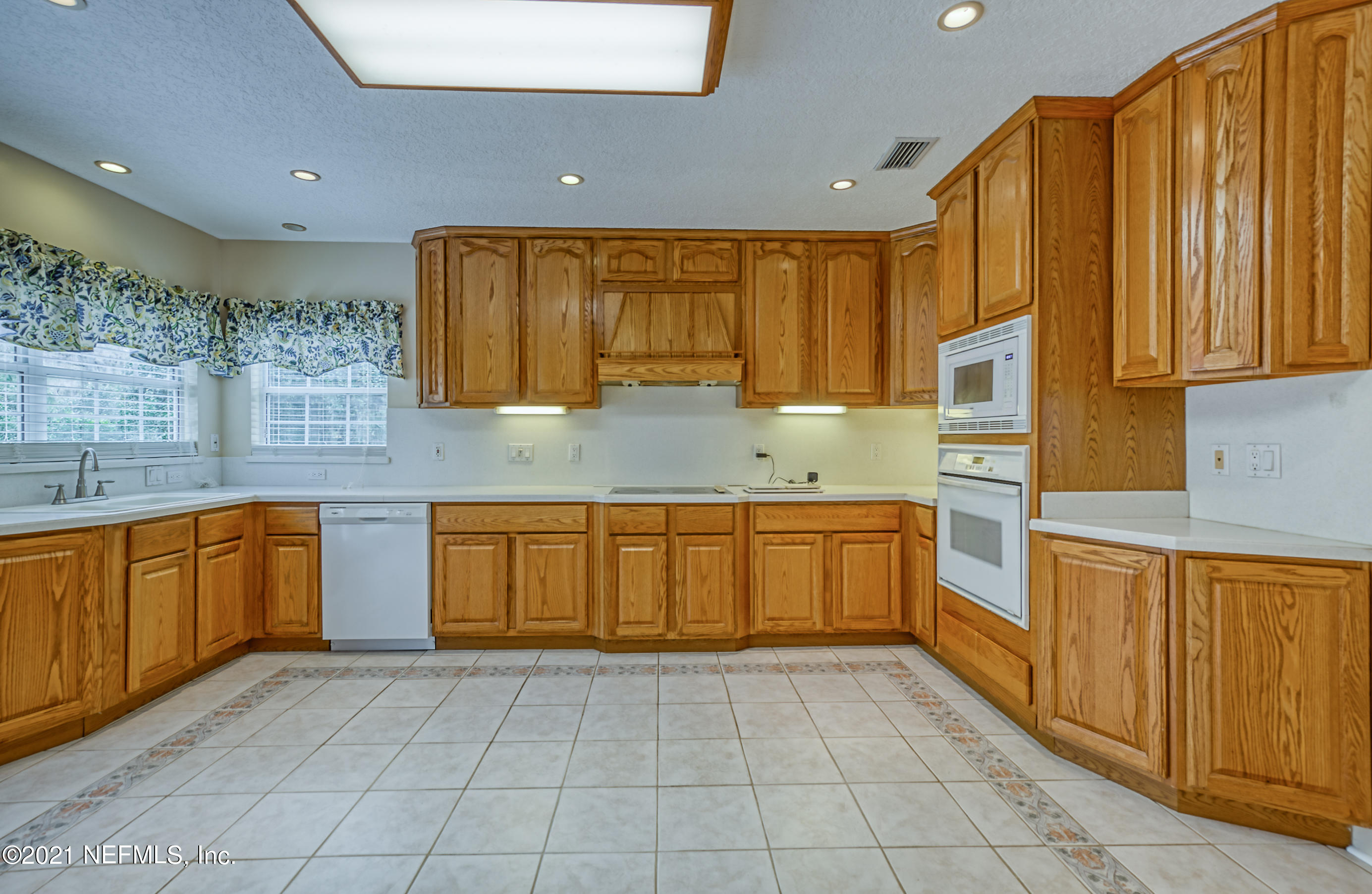 1043 Chapeau Road Jacksonville, FL 32211 - Photo 7 of 50 7CA099FE-917D-4C23-AD0F-242ADCD00D0E