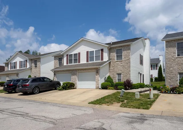 $259,000 | 3504 South Oaklawn Circle, Bloomington, IN 47401