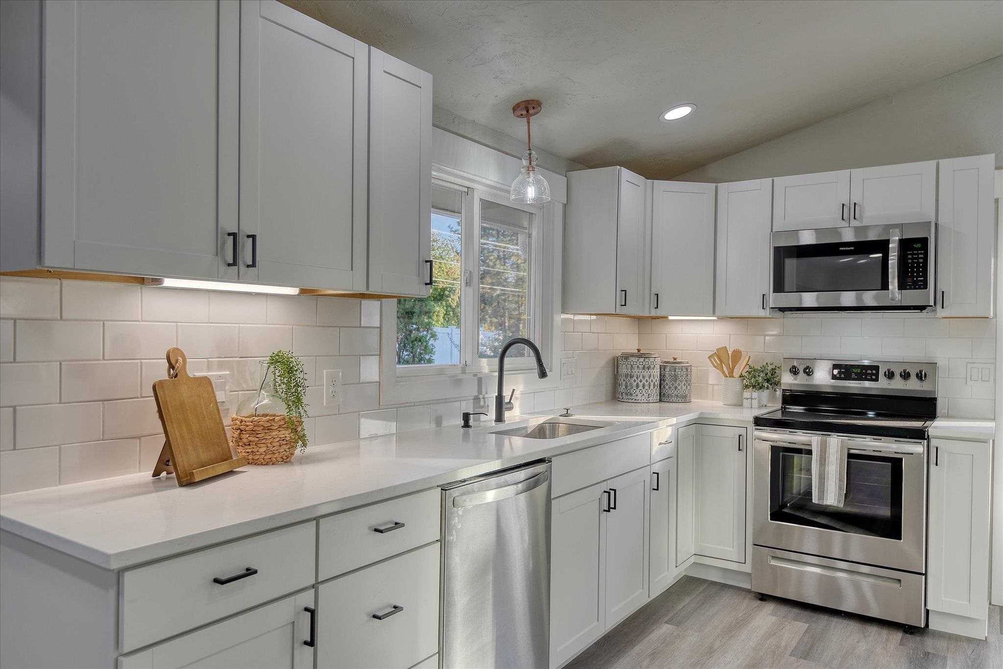 2012 South University Road Spokane Valley, WA 99206 - Photo 11 of 27