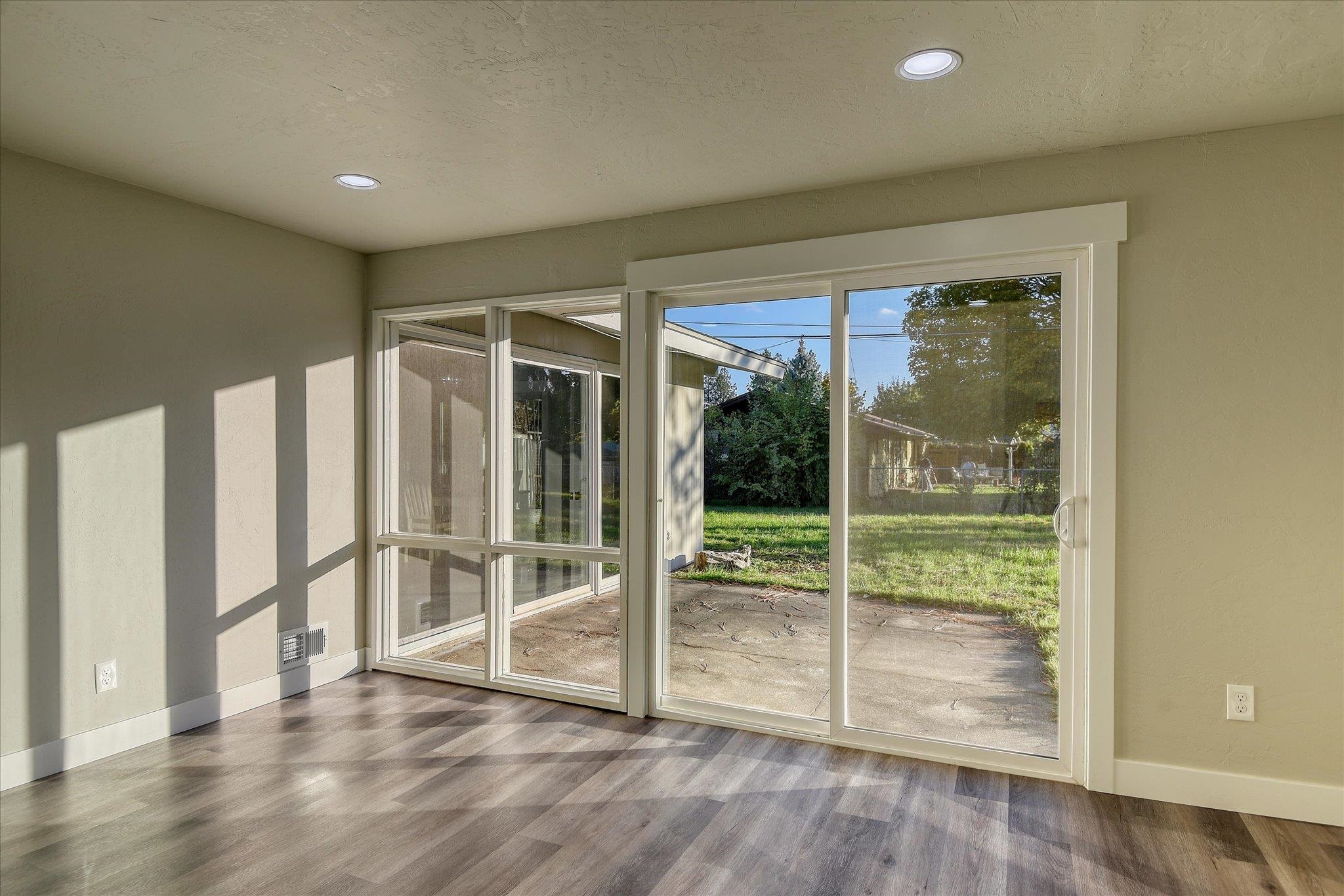2012 South University Road Spokane Valley, WA 99206 - Photo 18 of 27