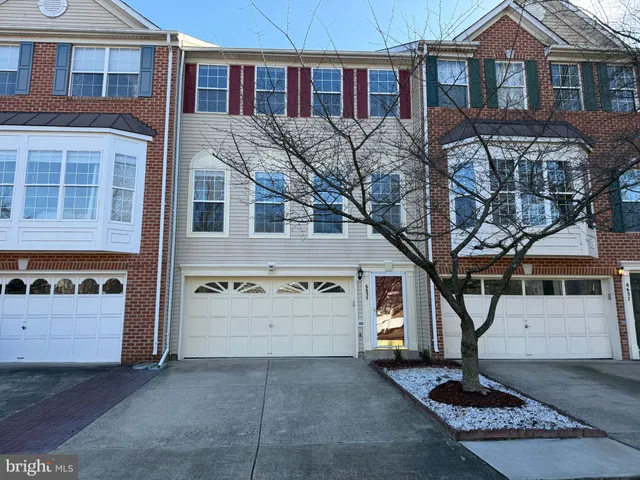 $769,950 | 6635 Creek Point Way, Alexandria, VA 22315