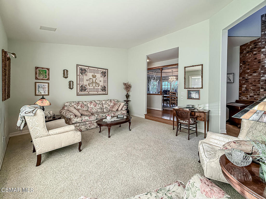 24525 Desert Avenue Newhall, CA 91321 - Photo 10 of 76