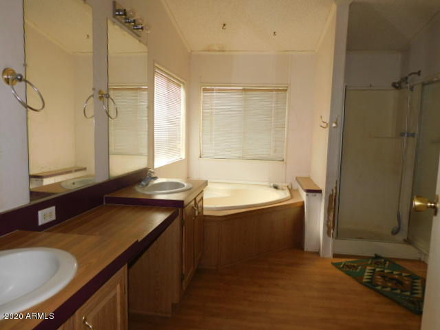 26400 North Bull Snake Road Paulden, AZ 86334 - Photo 29 of 41 master bathroom (2)